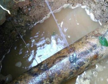 铁锋楼顶渗水维修公司分享下地暖漏水的原因及检测方法。